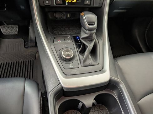 Used 2021 Toyota RAV4 XLE Premium image 23