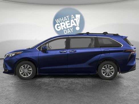 New 2026 Toyota Sienna XLE AWD/4WD image 3