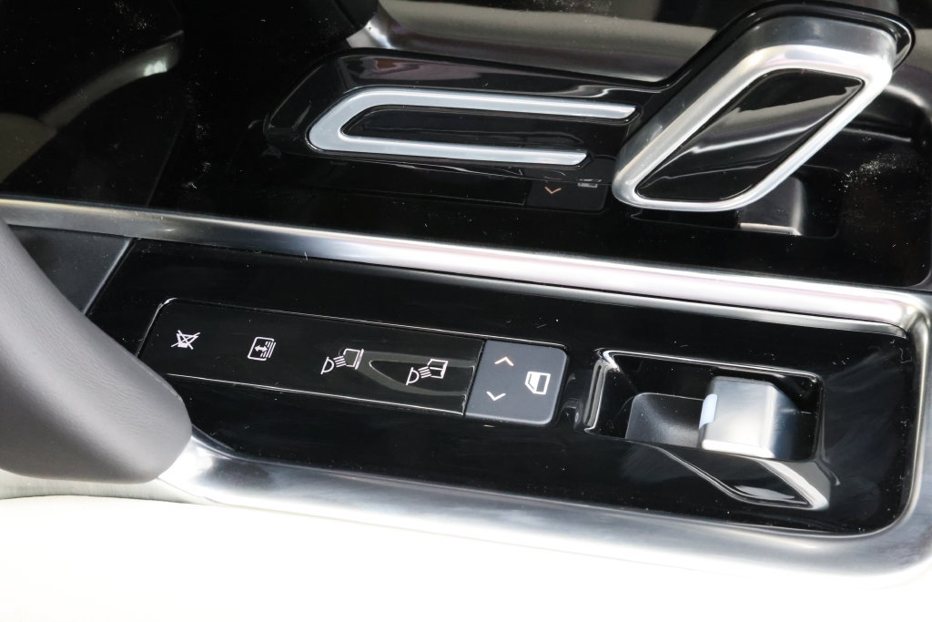 New 2026 Land Rover Range Rover SE AWD/4WD image 31