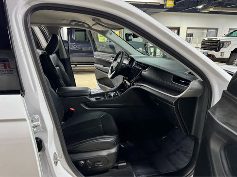 Used 2024 Jeep Grand Cherokee Limited w/ Trailer Tow Package image 12