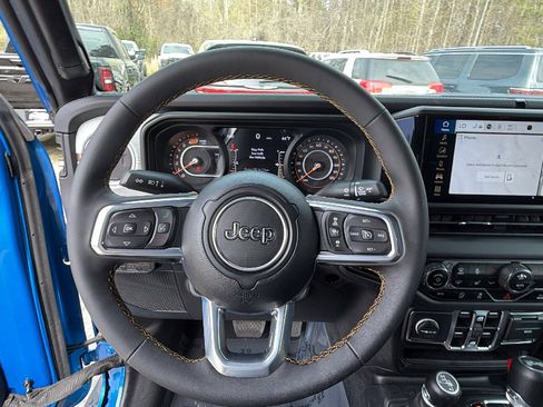 Used 2024 Jeep Wrangler Sahara image 27