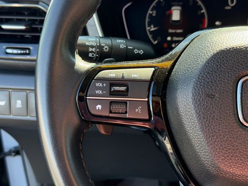 Used 2024 Honda Pilot Touring image 17