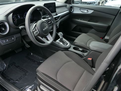 Used 2024 Kia Forte LXS w/ LXS Technology Package FWD image 9