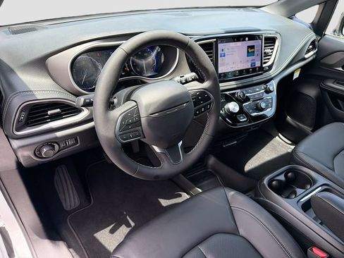 New 2027 Chrysler Pacifica Select FWD image 9