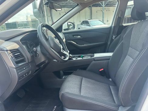 Used 2025 Nissan Rogue SV FWD image 11