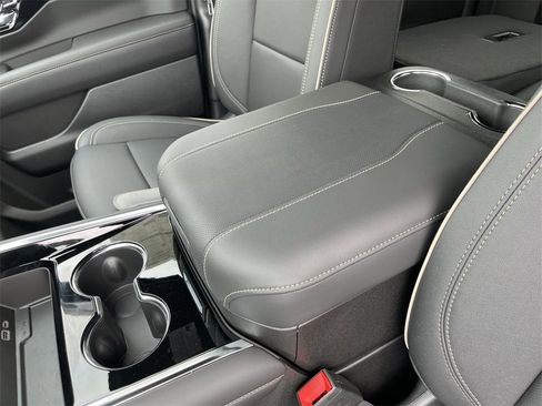 New 2025 Chevrolet Suburban Premier image 21