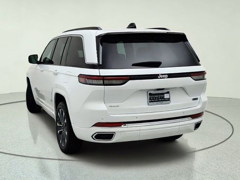 Used 2024 Jeep Grand Cherokee Overland w/ Luxury Tech Group IV AWD/4WD image 11