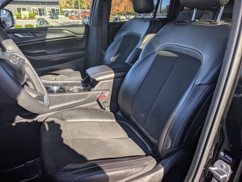 Used 2023 Jeep Grand Cherokee Altitude image 19