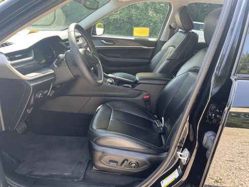 Used 2023 Jeep Grand Cherokee L Limited AWD/4WD image 40