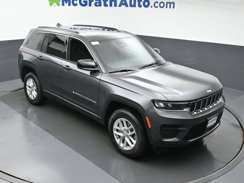 Used 2025 Jeep Grand Cherokee Laredo X w/ Luxury Tech Group I AWD/4WD image 3