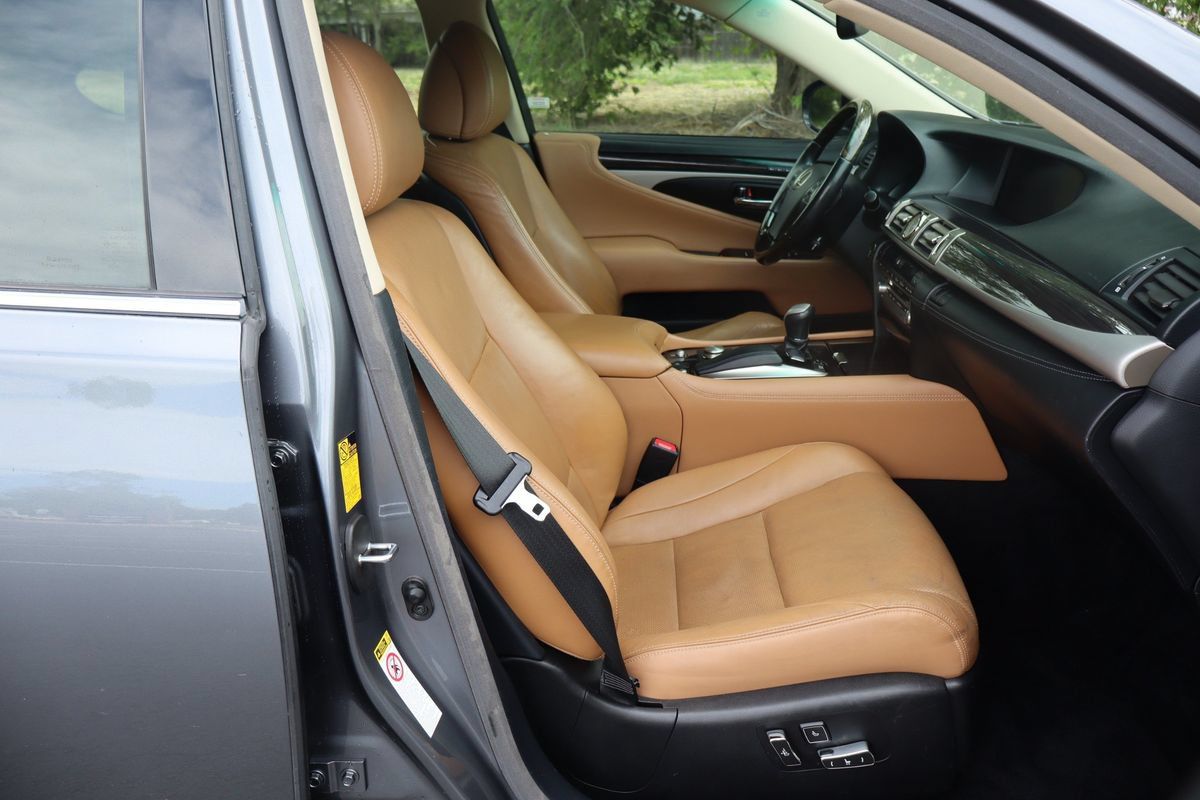 Used 2014 Lexus LS 460 AWD w/ Comfort Package image 22
