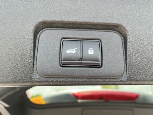 Used 2024 Nissan Rogue SV AWD/4WD image 14