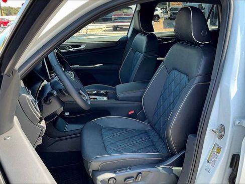 New 2026 Volkswagen Atlas Cross Sport SEL Premium R-Line image 9