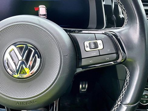 Used 2019 Volkswagen Golf R 4-Door image 16