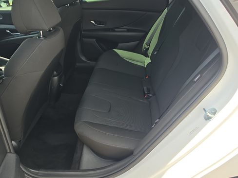 Used 2025 Hyundai Elantra SE FWD image 16