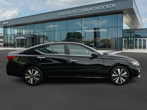 Used 2021 Nissan Altima 2.5 SV w/ SV Premium Package image 7