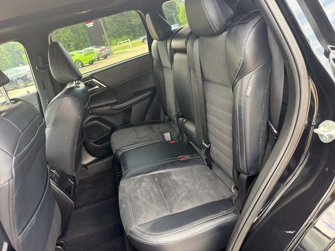 Used 2024 Mitsubishi Outlander SE Black Edition FWD image 9
