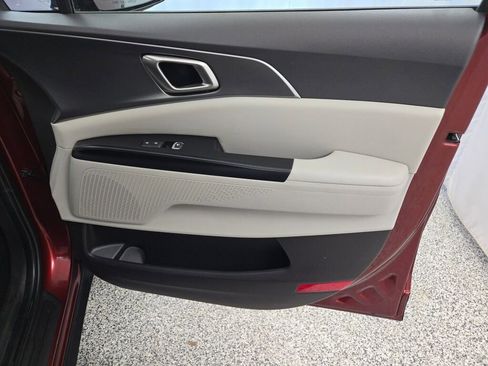 Used 2024 Kia Carnival LX image 6