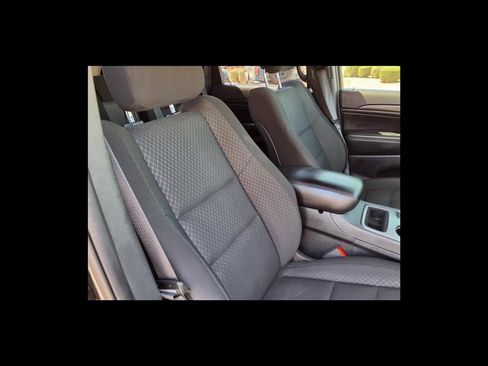 Used 2021 Jeep Grand Cherokee Laredo image 11