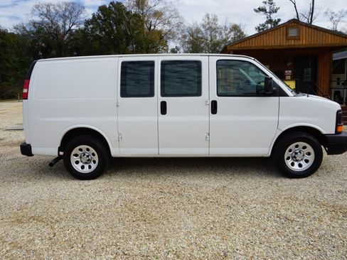 Used 2010 Chevrolet Express 1500 image 14