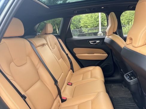 Used 2023 Volvo XC60 B5 Ultimate w/ Climate Package AWD/4WD image 11