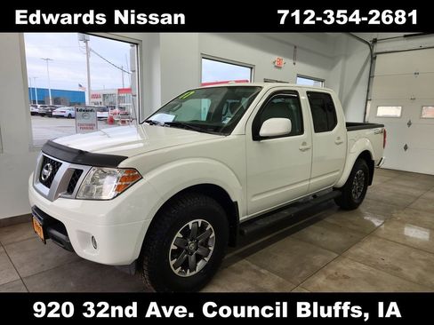Used 2017 Nissan Frontier PRO-4X image 3