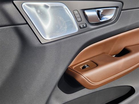 Used 2023 Volvo XC60 T8 Ultimate image 21