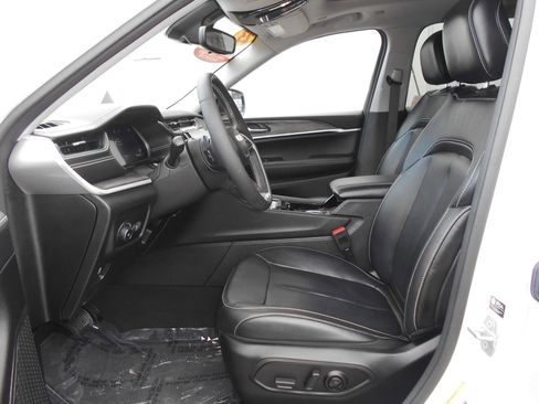 Certified 2023 Jeep Grand Cherokee Limited AWD/4WD image 6