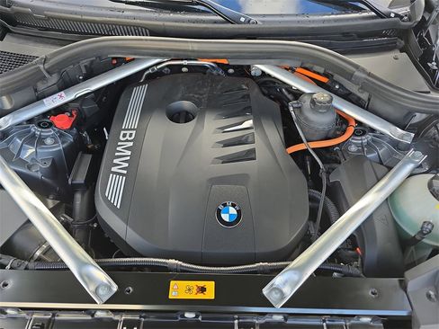 Used 2025 BMW X5 xDrive50e image 34