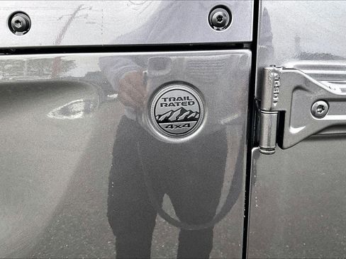 Used 2024 Jeep Wrangler Sport S image 10