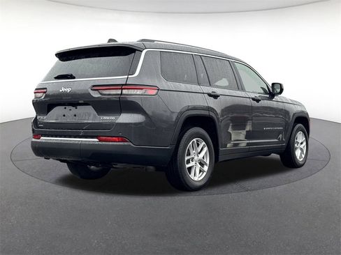 Used 2022 Jeep Grand Cherokee L Laredo w/ Luxury Tech Group I image 5