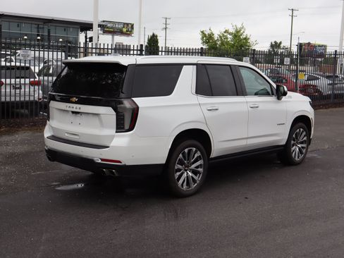 Used 2025 Chevrolet Tahoe High Country AWD/4WD image 10