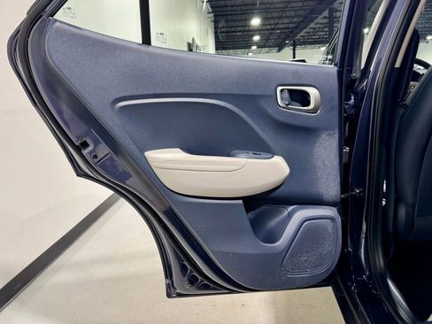 Used 2025 Hyundai Venue Limited image 27