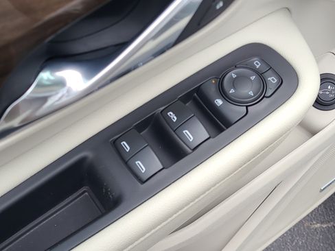 Used 2020 GMC Terrain Denali w/ Denali Premium Package image 18