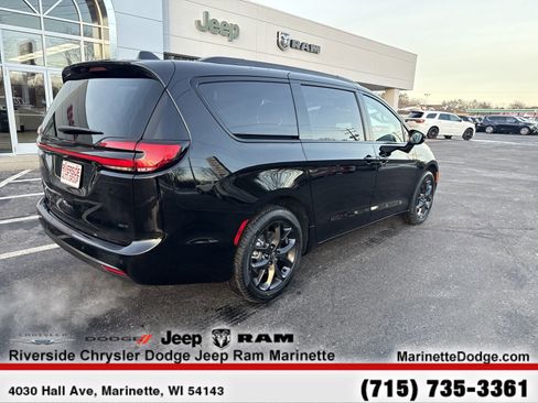 New 2026 Chrysler Pacifica Select w/ S Appearance Package image 10