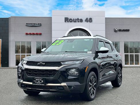 Used 2023 Chevrolet TrailBlazer ACTIV w/ Technology Package AWD/4WD image 2