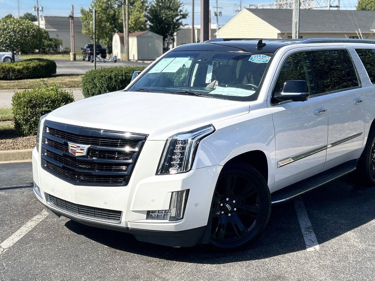 Used 2017 Cadillac Escalade ESV Luxury AWD/4WD image 2