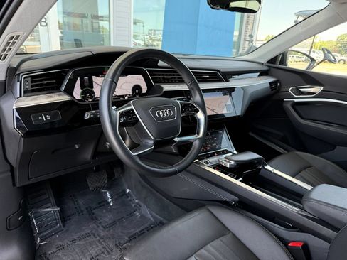 Used 2023 Audi e-tron Premium Plus w/ Premium Plus Package AWD/4WD image 18