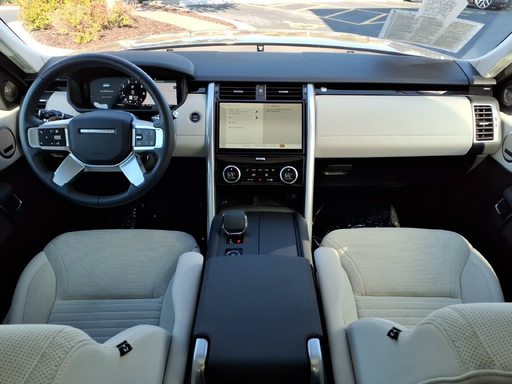 Certified 2025 Land Rover Discovery S AWD/4WD image 9