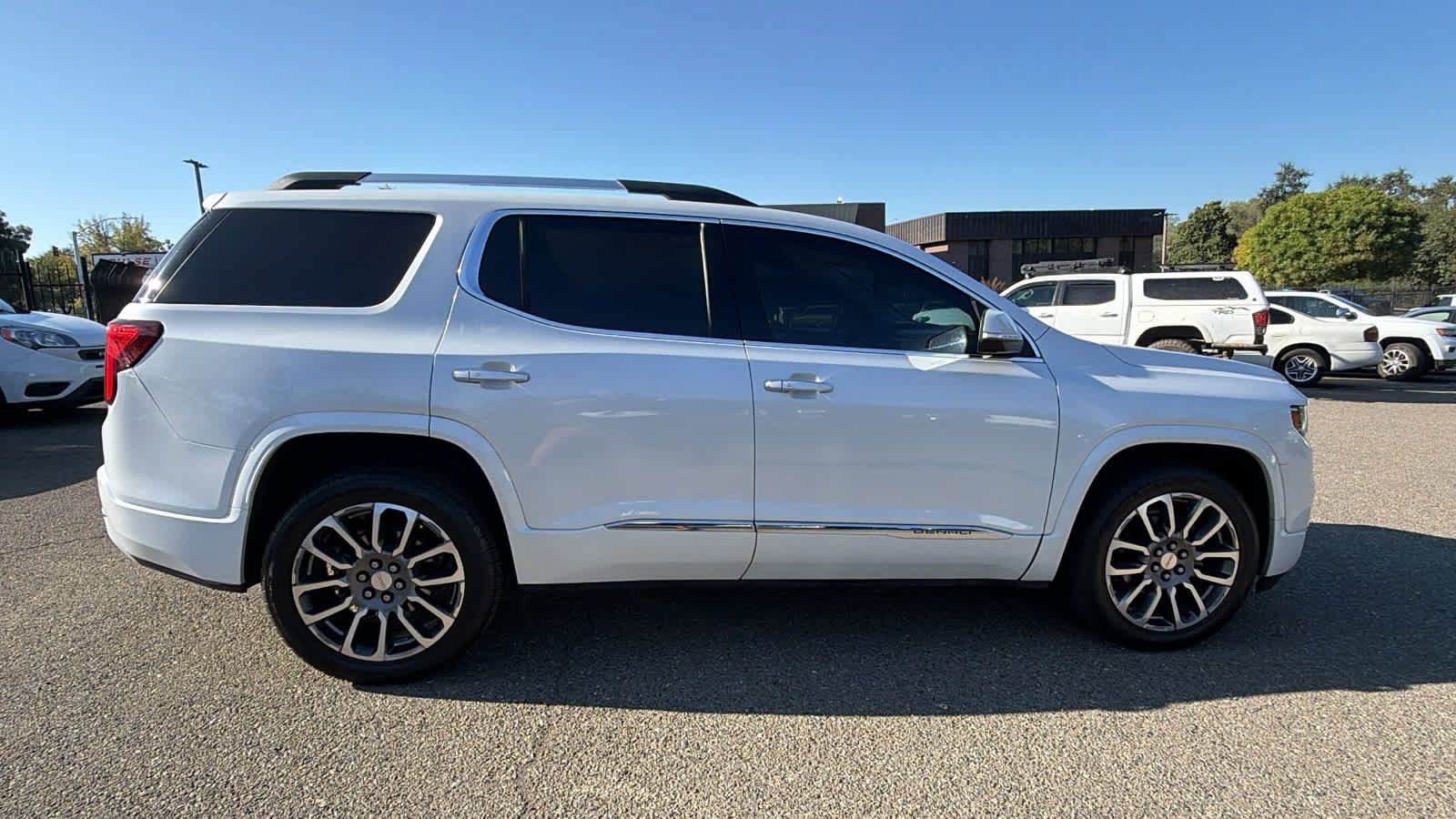 Used 2021 GMC Acadia Denali w/ Denali Ultimate Package AWD/4WD image 4