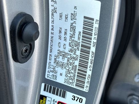Used 2019 Toyota Tacoma TRD Off-Road AWD/4WD image 33