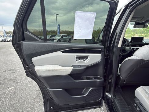Used 2023 Honda Pilot LX image 24