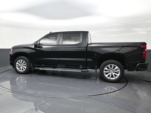 Used 2022 Chevrolet Silverado 1500 Custom RWD image 2