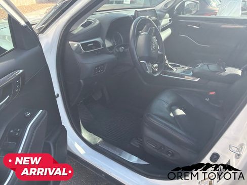 Used 2022 Toyota Highlander Platinum AWD/4WD image 5