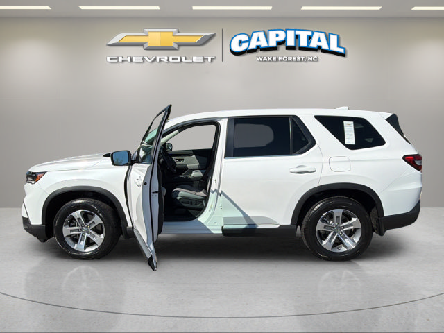 Used 2025 Honda Pilot EX-L image 3