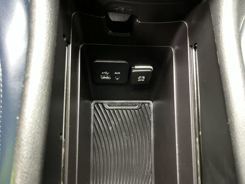 Used 2015 Chrysler 200 S FWD image 20