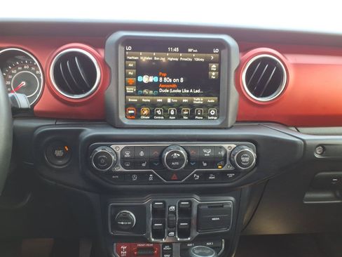 Used 2022 Jeep Wrangler Unlimited Rubicon w/ LED Lighting Group AWD/4WD image 19