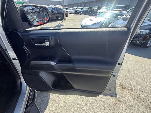 Used 2019 Toyota Tacoma TRD Sport AWD/4WD image 16