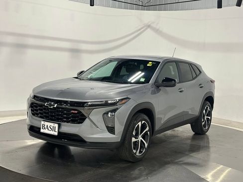 Used 2024 Chevrolet Trax RS FWD image 8
