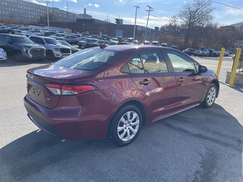 Used 2022 Toyota Corolla LE image 8
